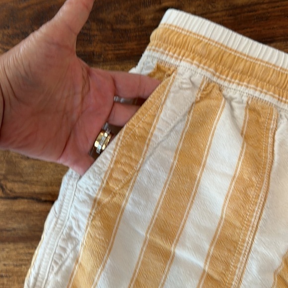 Gap Utility Linen Cotton Blend Short SzS - Picture 2 of 9